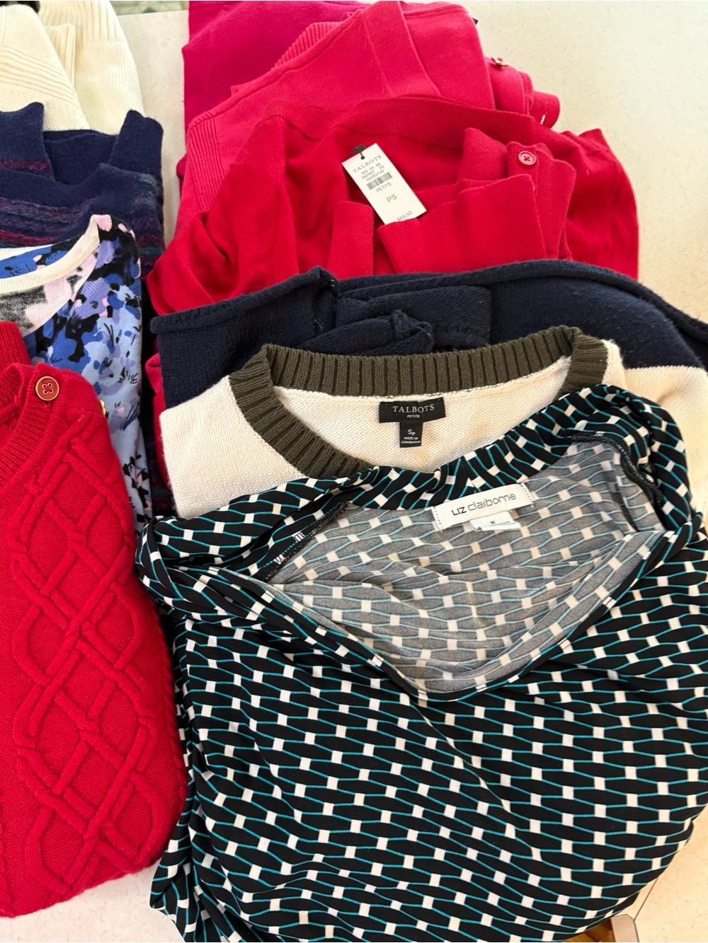Closet Clean Out Women’s 13 Shirts/ Great For Resellers - Picture 2 of 16